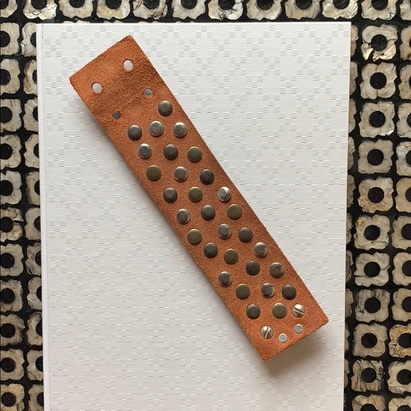 BRAVE // Leather Bracelet - Picture 3 of 4